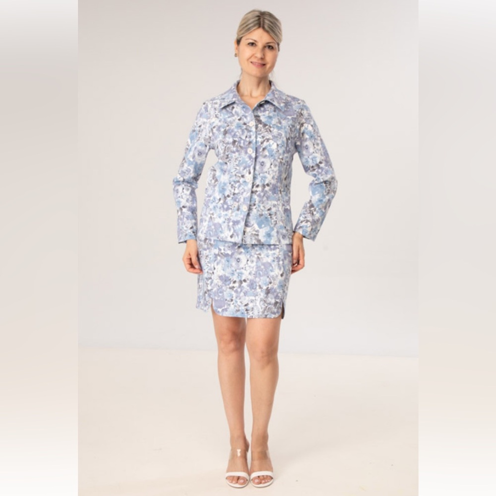 Modes Crystal blue white floral top and skort women’s size Top 12 bottom 14